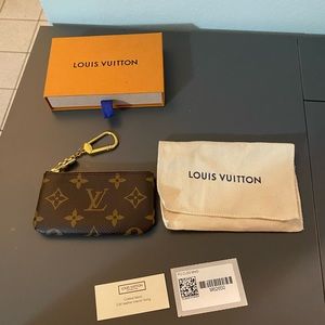 🤎 Louis Vuitton Key Pouch in Monogram Brown 🤎